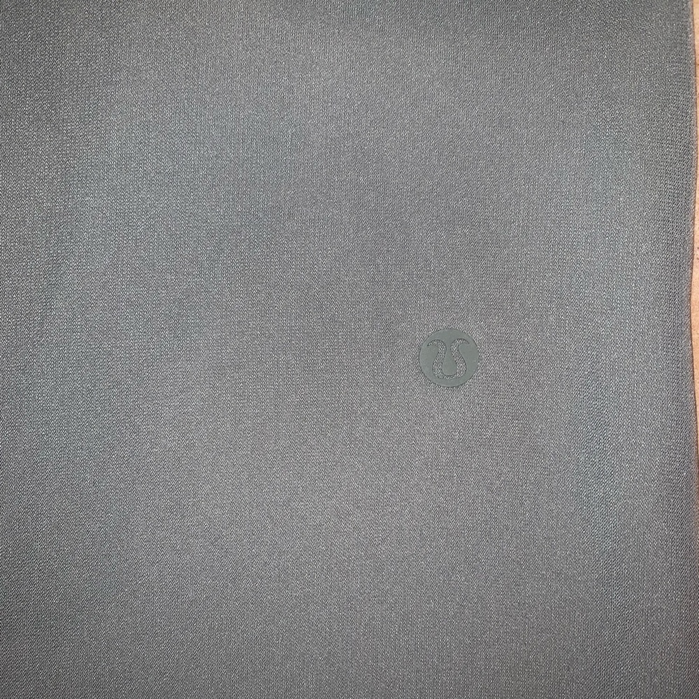 Lululemon on the fly crop pants- they aresoldout! - Picture 7 of 10